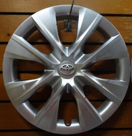 61171sam 1 15inch 2017-2018 Silver Fits Toyota Corolla Hubcap Wheel Cover