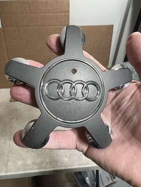 Audi 4f0 601 165 Genuine Oem Center Cap P/n N Grey / Chrome 1