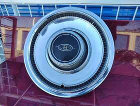 01245007 Buick 1974-1976 Riviera 15 Inch Hubcap 1 Factory Wheel Cover Oem # 1055