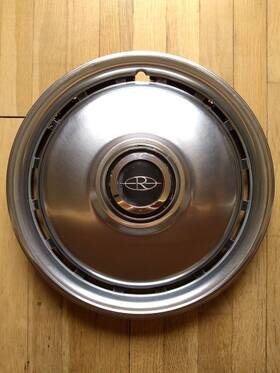 1260401 Buick 1979-1985 - Riviera Oem Wheel Cover / Hubcap 15 Inch Exc Cond