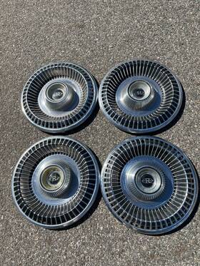 1369252 Buick Factory Set 1965 Riviera 15 Inch Hubcaps Wheel Covers