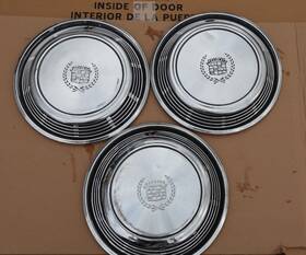01600254 Cadillac 3 1972 Eldorado 15 Inch # 2009 Hubcaps / Wheel Cover Used
