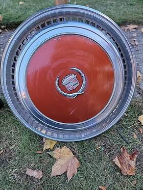 01610650 Cadillac One 1977-1978 Fleetwood # 2025 15 Inch Red Accent Hubcap / Wheel Cover Used