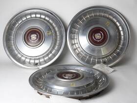 06.09.22.29 Cadillac 1985 - 1986 Fleetwood Standard Wheel Rim Cover 30 Slot Type R15 Oem