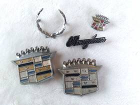 1606003 Cadillac Vintage Hubcap Center Emblems Brougham Wreath Shield Small Parts Lot