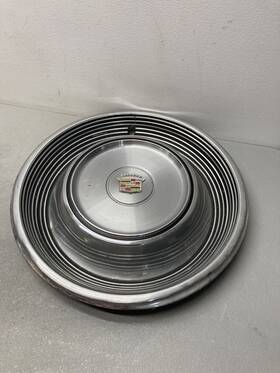 3514761 Cadillac Deville Fleetwood 15 Inch Hubcap Wheel Cover 1968 1969