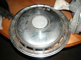 570-02048 Cadillac 85 86 Fleetwood Wheel Cover Fwd Slot Type