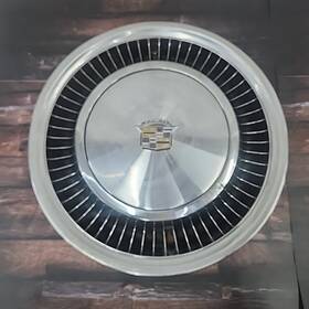 9606343 Cadillac 1974-79 Deville Fleetwood Stainless W Black Turbine 16 Inch Hubcap Emblem