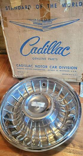 970-0597 Cadillac 1961 Hubcap Nos With Original Box