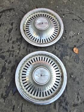 00410220 Chevrolet 00412662 14 Inch Hub Caps Wheel Covers 1972-73 Oldsmobile 1491 Set Of 2