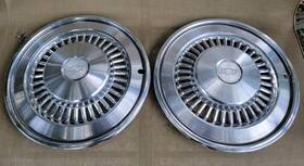 00361384 Chevrolet 3082 15 Inch Hubcaps 2 1977 Chevy Impala Used Oem Wheelcovers P#00361384 H#3082