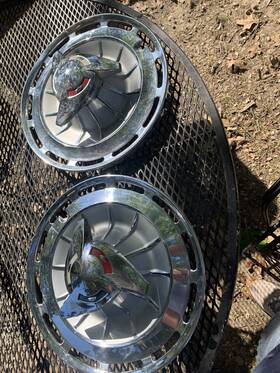 3816540 Chevrolet 2 1962 Impala 14 Inch Red White Blue Spinner Hubcap Wheel Cover