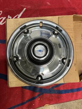 3945076 Chevrolet Nos 1969-72 Chevy Truck Blazer Suburban 15 Inch Hubcap