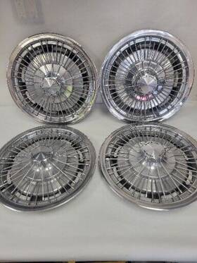 3998506 Chevrolet 1970-75 Chevy Impala Camaro Chevelle 14inch Spoke Hub Caps Oem Gm