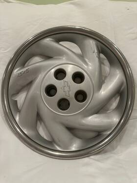 570-03220 Chevrolet Wheel Cover Hubcap 7 Spoke Pinwheel Design Fits 95-99 Cavalier 437852