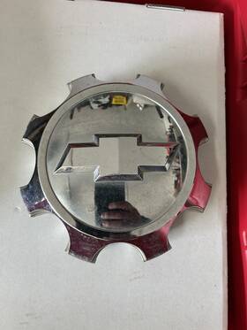597789 Chevrolet Silverado 2500 Hub Cap