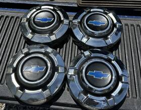 Chevrolet 69 70 71 72 C10 10.5 69-72 Chevy 1/2 Ton Pickup Truck Inch Dog Dish Hub Caps Blue Bow Tie Chrome