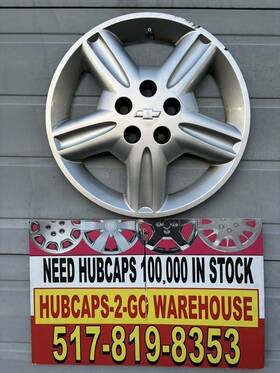 9495648 Chevrolet 2005 Uplander Hubcap 1 Used 17 Inch Oem Wheelcover 5 Lug Silver Blem Crack