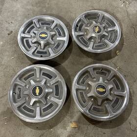 471157 Chevy Silverado 1500 2500 Truck Cover Blazer Suburban 15 Inch Wheelcover Hubcap 73