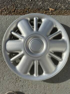 04472575ab Chrysler One 2000 Grand Voyager 15 Inch Hubcap Wheel Cover Missing Clip
