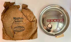 1405061 Chrysler New Old Stock Wheel Cover For 1952 C55 Models Mopar #1405061