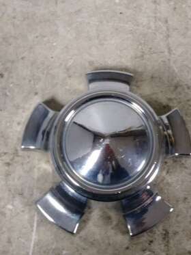 580.ch1r75 Chrysler 1975 B Body Center Cap. Part Number 3580364