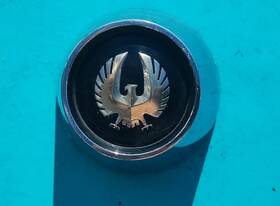 2201653 Chrysler Imperial 1961 Hubcap Center Spinner Cap Wheel Cover Eagle Emblem