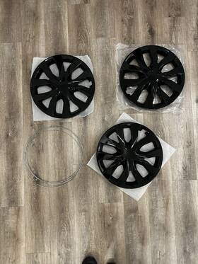 96909 Custom Accessories 17-inch Universal Wheel Covers - Gloss Black 3-pack