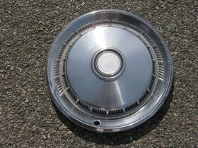 3880832 Dodge One Genuine 1978 1979 Magnum 15 Inch Hubcap Wheel Cover