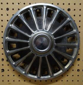 57520 Dodge One Oem 1976 1977 Colt 13 Inch Hubcap Wheel Cover Vintage