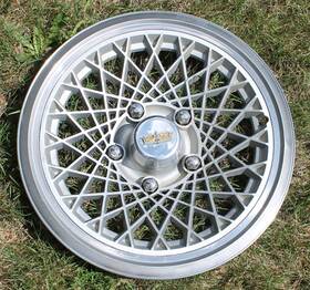 463226 Factory Gm Oem 1977-1987 Caprice Classic Brougham Plastic Spoke 15 Inch Hubcap