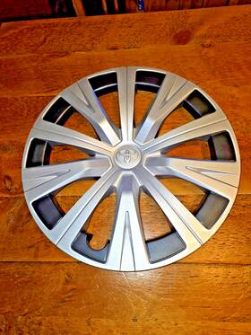 H61183 Factory Oem Toyota #h61183 16 Inch 10 Spoke Wheel Cover - Fits 2018 2024 Camry