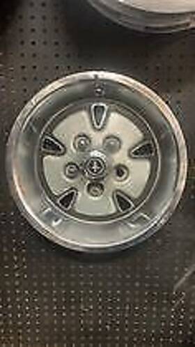 570-00699 Ford Wheel Cover Hubcap 5 Nut Type 14x7 Fits 71-73 Mustang 237485