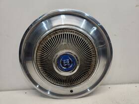 570-00709 Ford 1973-78 Passenger Ltd Wheel Cover - 15 Inch /aluminum/blue Center Scuffs