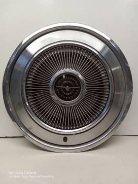 570-00716 Ford Wheel Cover Hubcap Fin Design Thru 9/14/72 Fits 73 Thunderbird 856337