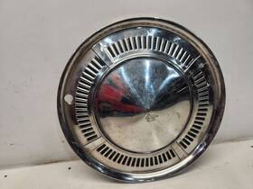 570.fd1h60 Ford 1960 Falcon Wheel Cover - 13 Inch / Aluminum Scuffed