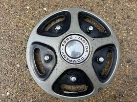 65404 Ford Vintage 1971-1976 Truck F-100 Hubcap Plastic Center Only