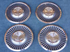 B8a-3600 Ford 1958 Fairlane And Thunderbird Hubcaps
