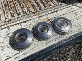 C8az-1130-d Ford 1968-70 Used Crest Black Center Dog Dish Hubcap Part # Lot Of 3