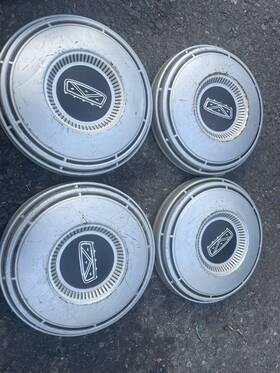 D1007 Ford E-150. F-150 Hubcaps. 1969 -1972 Painted. Preowned