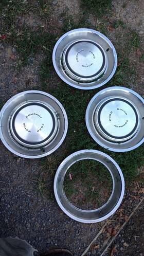 D5ba-1130-ba Ford 3 Inner 1975 Hubcap Nos. 4 Outer Caps