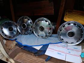 Dosz1130f Ford Set Of 4 Vintage Thunderbird Hubcaps