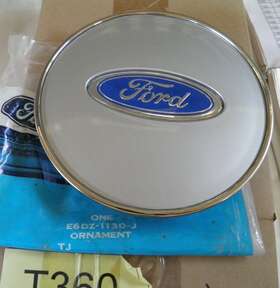 E5dz-1130-j Ford E6dz1130j Center Cap With Emblem 1988-94 Taurus Tempo