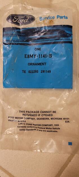 E8my-1141-b Ford Wheel Hub Cap Ornament
