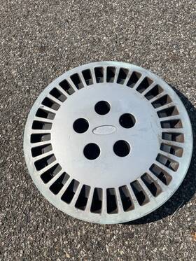 E92z1130a Ford One Genuine 1989 To 1992 Probe Hubcap Wheel Cover Scratched
