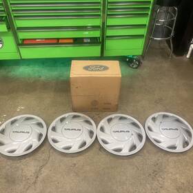 F2dz-1130-g Ford New 1992-96 Taurus 8 Hole Type 15 Inch Wheel Covers Hubcaps Set Of 4