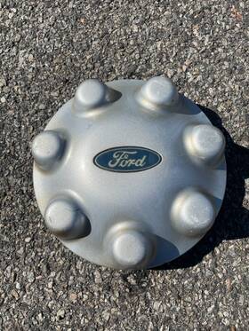 F75a-1a096-ac Ford F75a-1a096-ac/bc One 1997 To 2004 F150 Expedition Silver Center Cap Hubcap