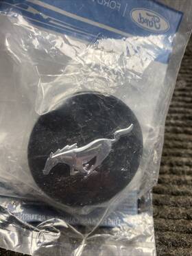 Fr3z-1130-d Ford Genuine Center Cap 2024 Mustang