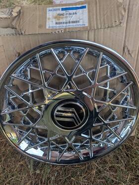 F8-az-1130-ba Ford / Mercury Oem Hubcap F8az-1130-ba F8ac-1130-ba F8mc New In Box Marquis Nos