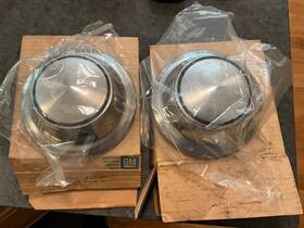 329389 General Motors Nos Gm / 1973 - 75 Camaro Chevelle El Camino Turbine Wheel Center Caps